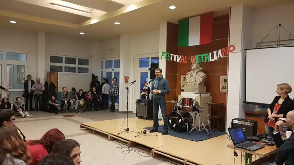 Marco Deluchi a csoportos ének zsűrijéből