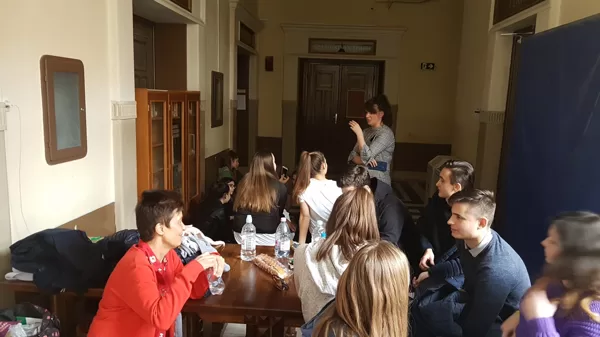 A Xántus Középiskola csapata várakozik a díjkiosztóra