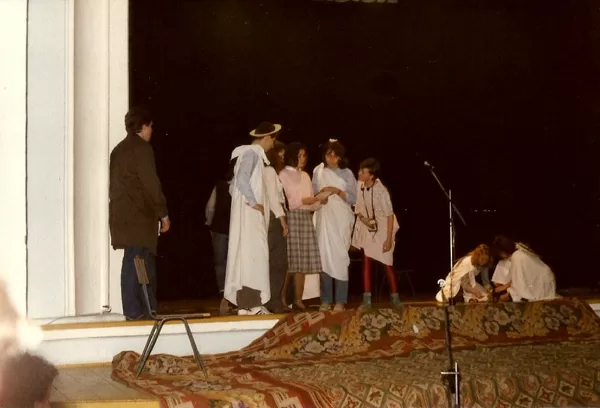 Nagy Lajos Gimnázium 1986 - JAG 4A Madách feldolgozás a színpadon