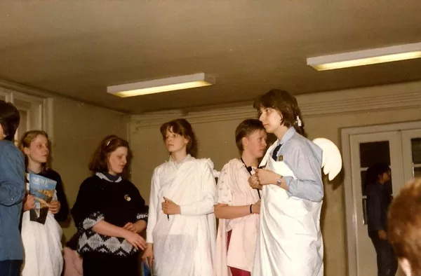 Nagy Lajos Gimnázium 1986 - JAG 4A előkészületek, jelmezpróba