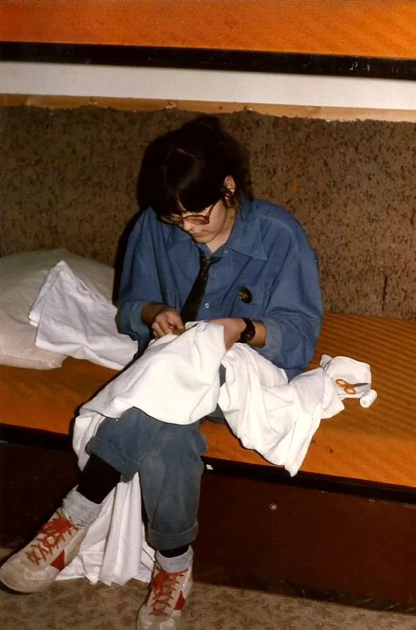 Nagy Lajos Gimnázium 1986 - JAG 4A előkészületek - Csekő Etelka a jelmezekkel